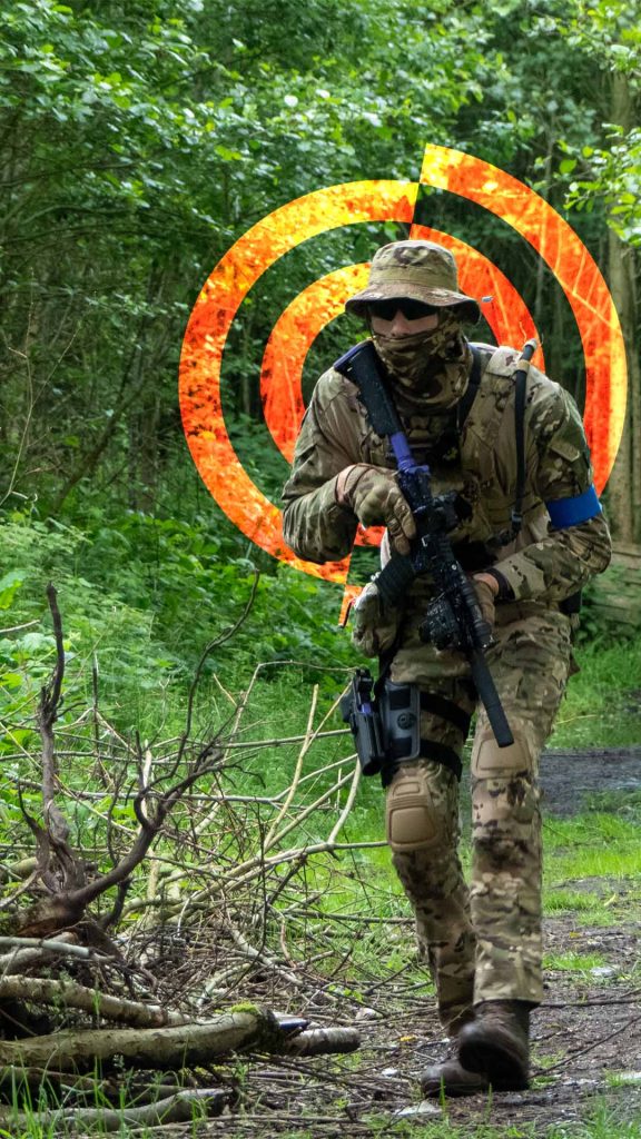 Airsofter op een buitenlocatie tijdens de Ultimate Airsoft Tour