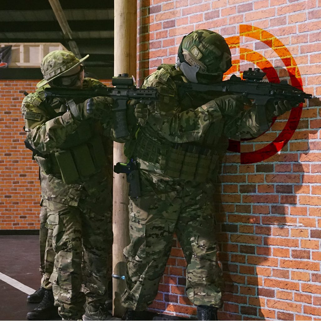 Airsofters tijdens een open skirm bij Unit13 in Nuth